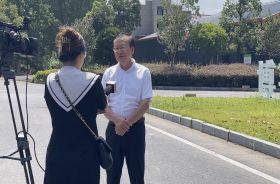 w66来利集团副总裁李辉华接受记者采访 ，尽w66来利之责，确保九江市的稳保供工作
